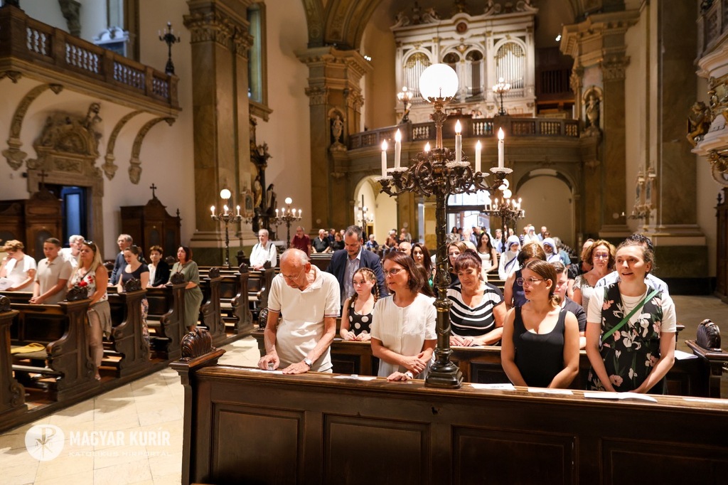 A prayer in Budapest to commemorate the Porrajimos, the Roma holocaust, and the Kisléta attack